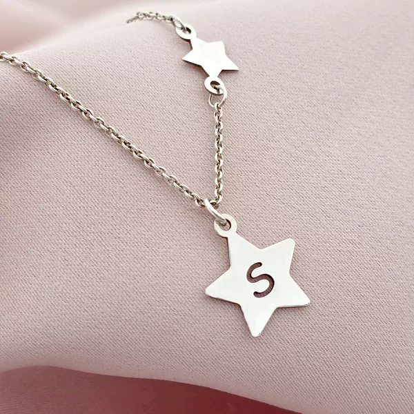 Lantisor Stars Shining - Personalizat cu stelute si initiala decupata - Argint 925