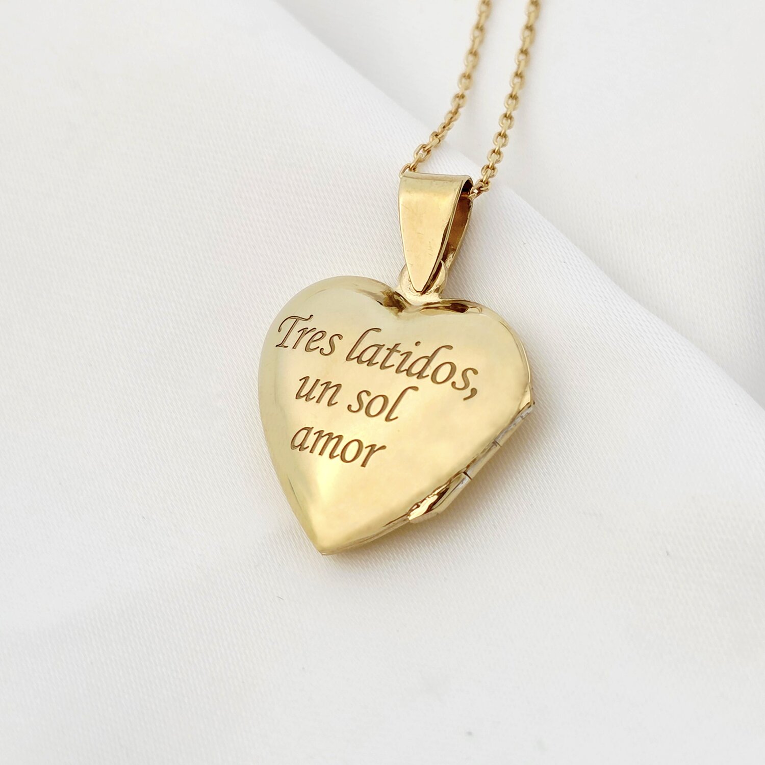 Lantisor cu medalion inima 20 mm cu poza in interior - Gravura personalizata - Argint 925 placat cu Aur Galben 18K