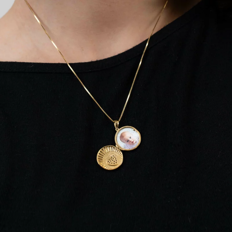 Medalion Scanteia Alba - Locket cu poze in interior - Argint 925 placat cu Aur Galben 18K si Zirconii picture - 3