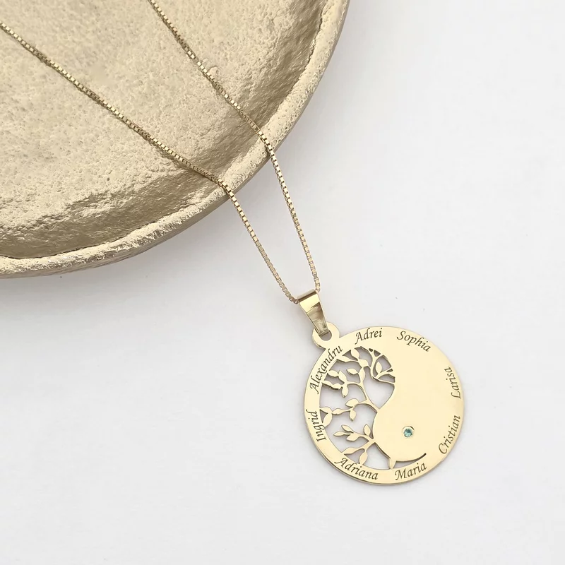 Lantisor cu Pandantiv Rotund Copacul Vietii Yin & Yang din Argint 925 Placat cu Aur de 18K - Decorat cu Smarald si Personalizabil cu 8 Nume picture - 2
