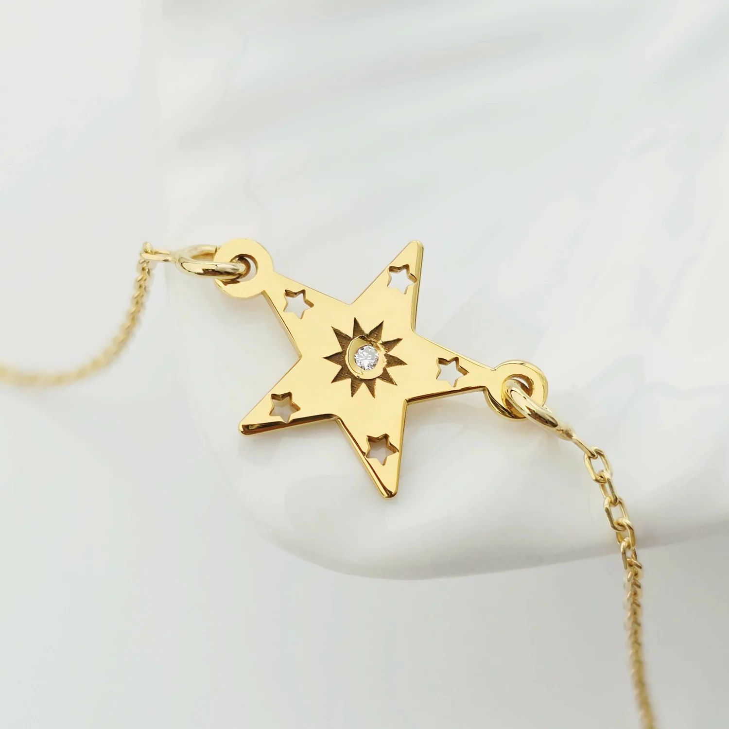 Bratara personalizata - Stea intre stele cu Diamant natural - Argint placat cu Aur Galben 18K - cu lantisor