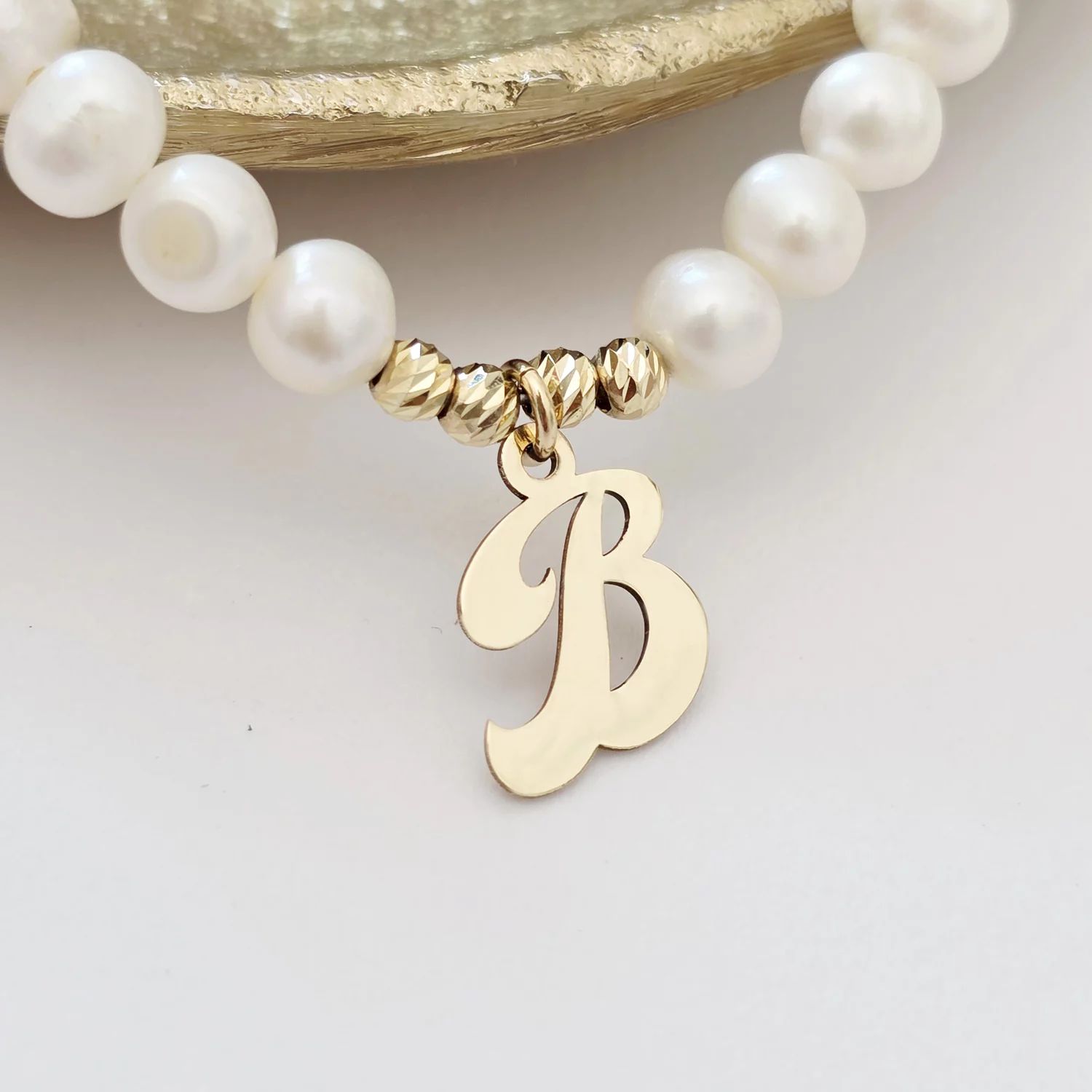 Lantisor cu Perle - Initiala eleganta - Model sirag de perle si 4 bilute - Aur Galben 14K