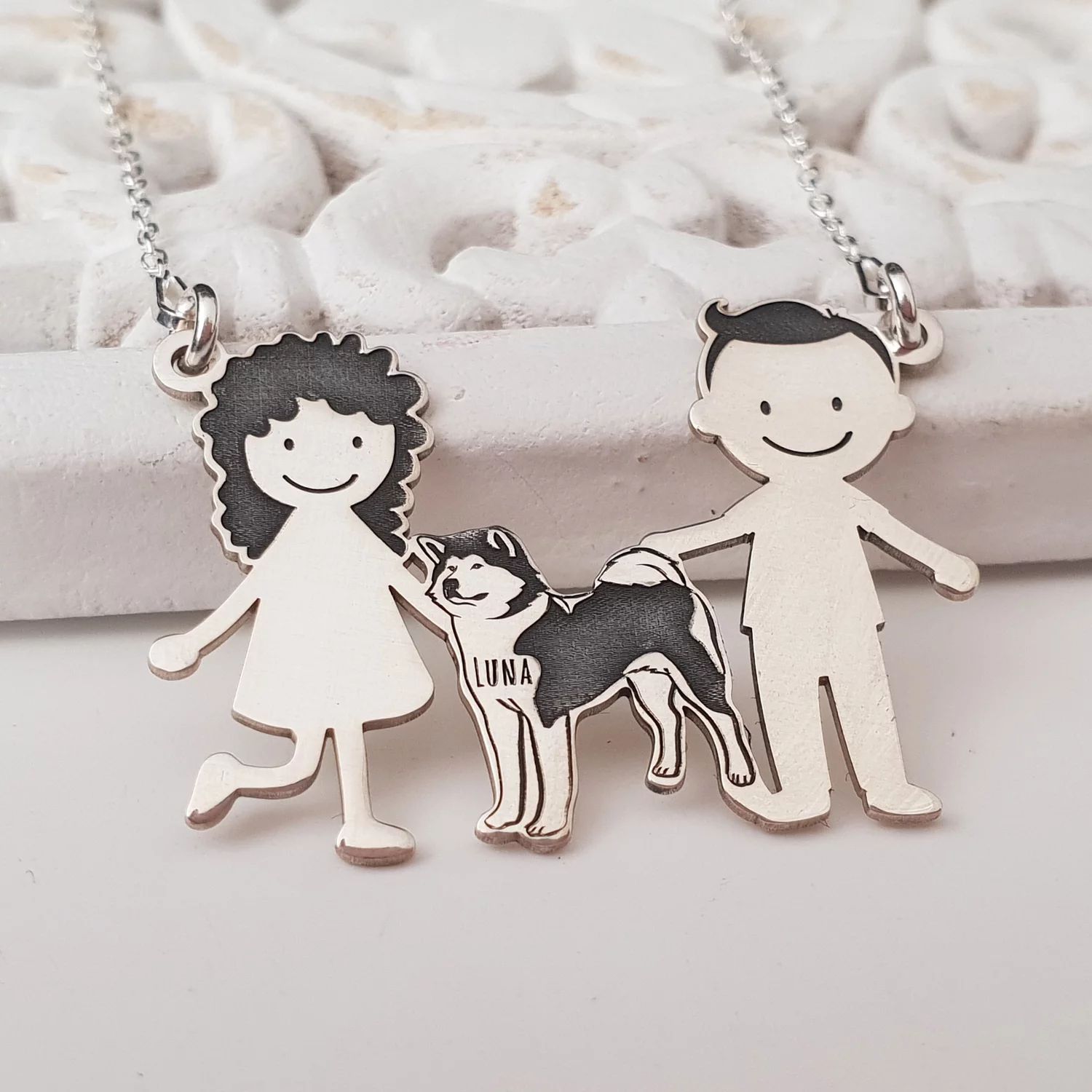 Lantisor Familie - 3 Membri cu Akita - Argint 925