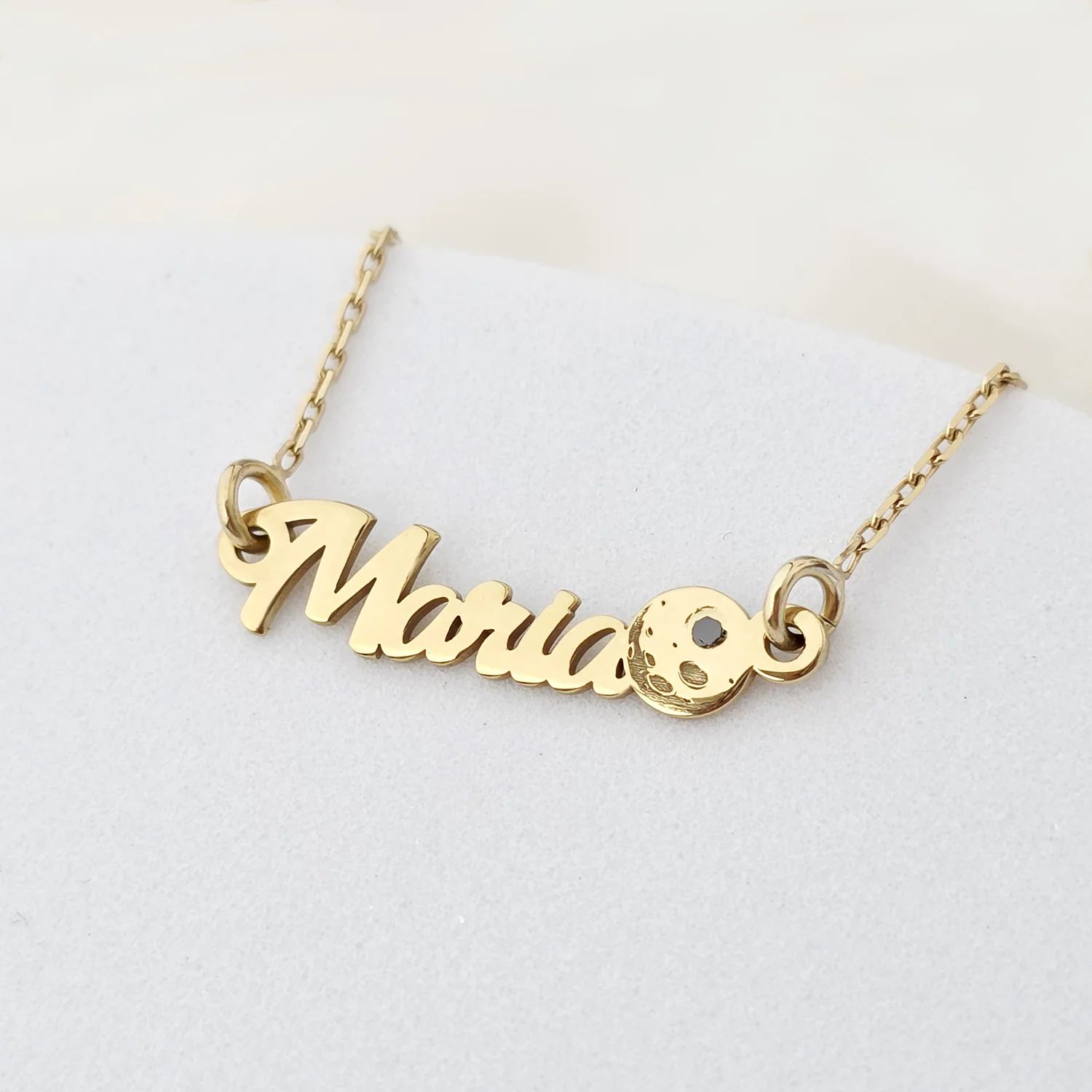 Lantisor personalizat cu Nume si Luna decorata cu diamant natural - Argint 925 placat cu Aur Galben 18K