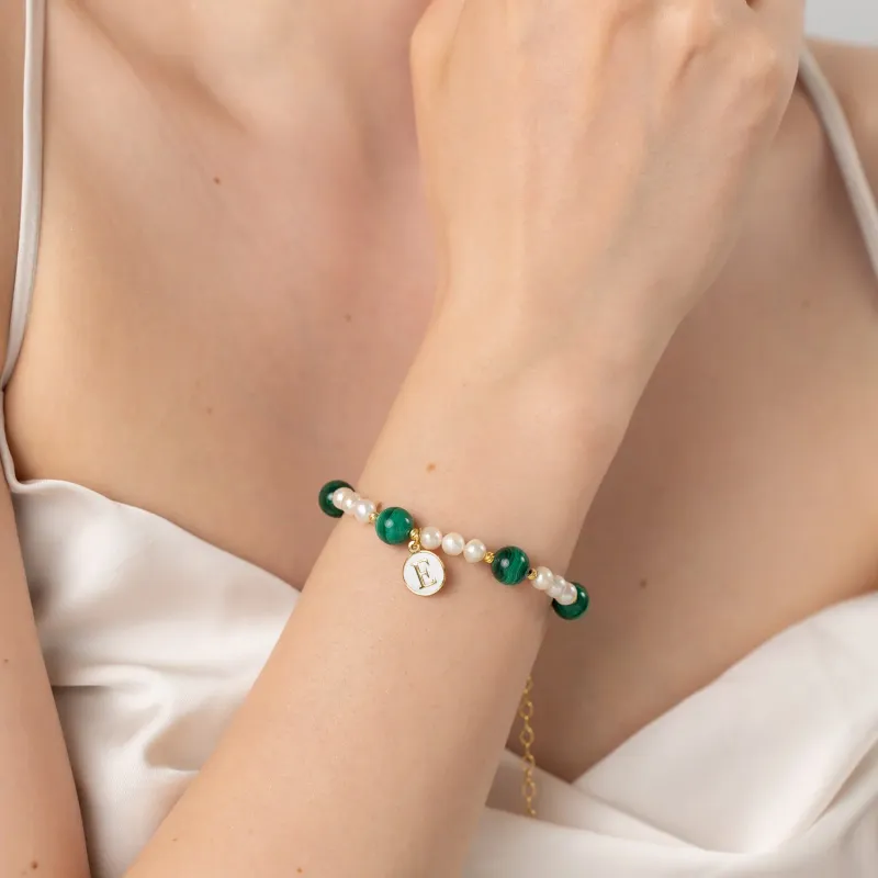 Bratara cu Perle & Malachit - Initiala in email alb - Model alternanta eleganta de perle, bilute si malachit - Argint 925 placat cu Aur galben 18K picture - 5