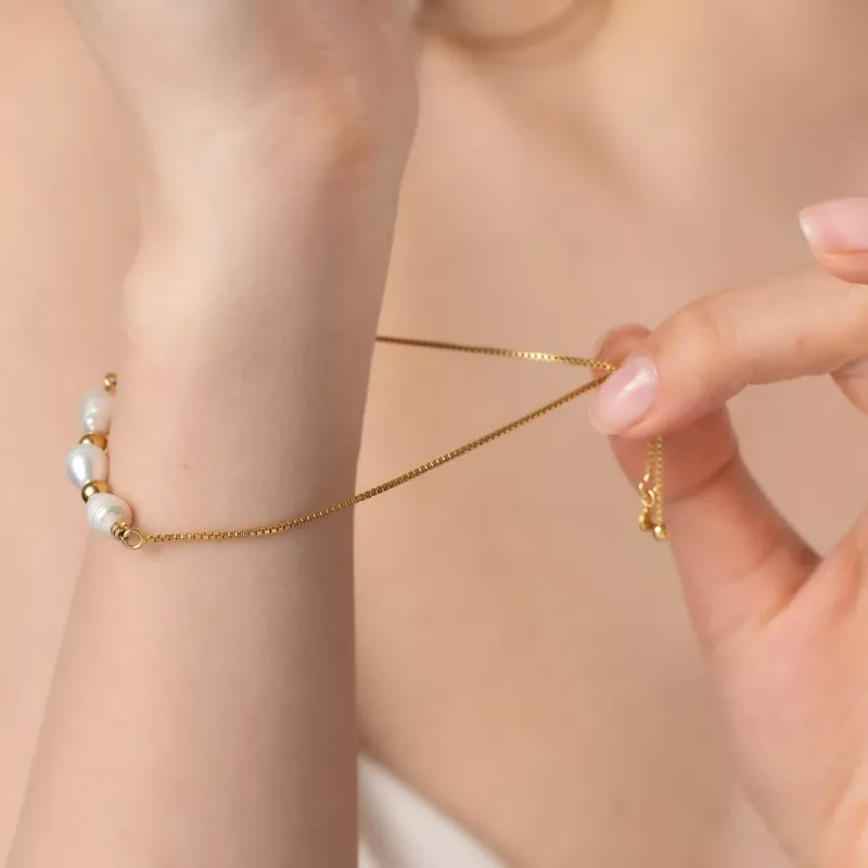 Bratara cu Perle si Initiala - Model elegant cu 3 perle, bilute si lantisor glisant - Argint 925 placat cu Aur galben 18K picture - 5