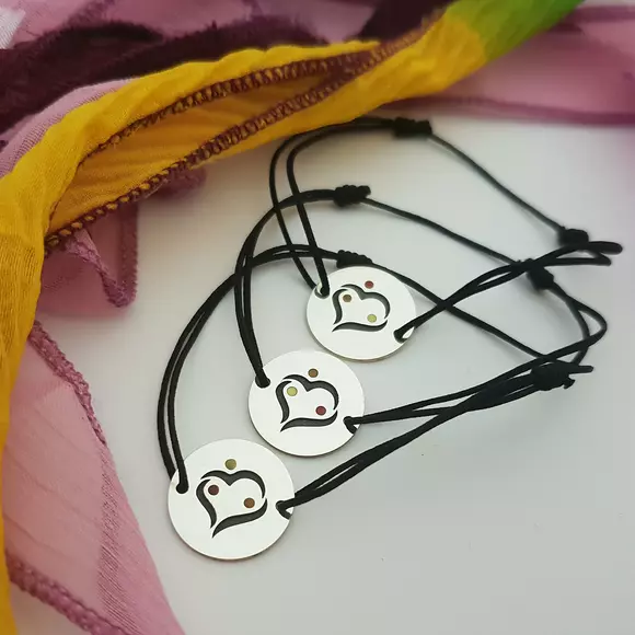 Set 3 bratari personalizate si decorate cu email colorat - Model gravat inima imbratisare 3 persoane - Banuti Argint 925 - snur reglabil
