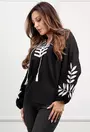 Bluza neagra cu detalii albe si ciucuri