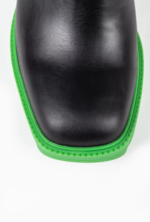 Botine negre din piele box cu toc verde