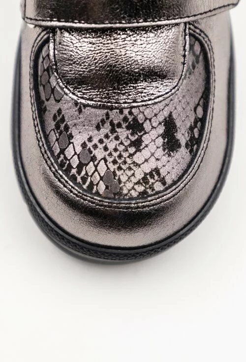 Ghete argintii din piele naturala cu detaliu snake print