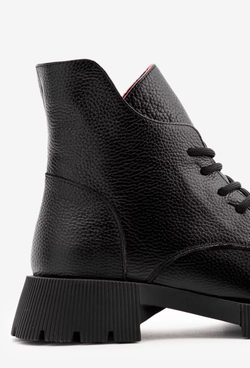 Ghete din piele texturata neagra cu detaliu rosu