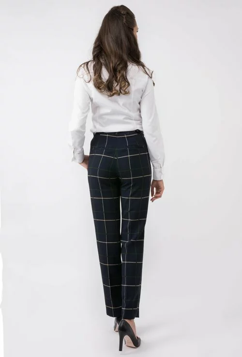 Pantaloni bleumarin cu model in carouri mari Soffia