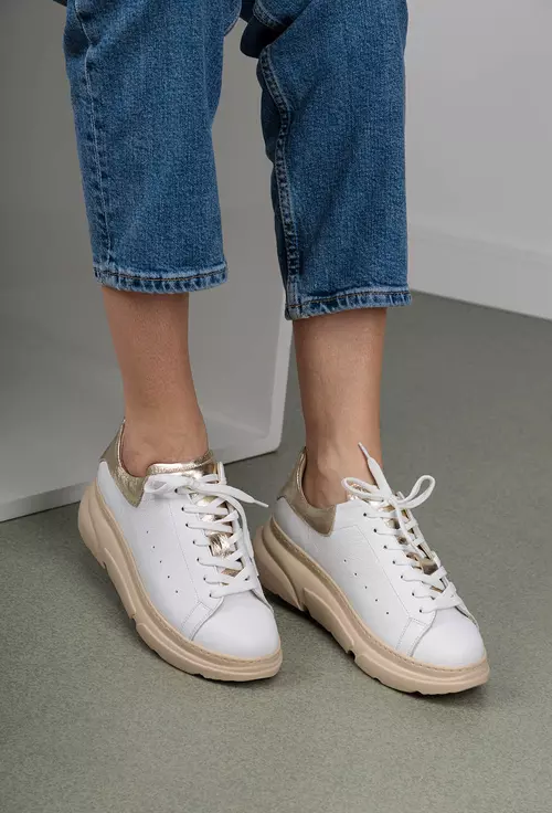 Pantofi albi cu detaliu auriu din piele