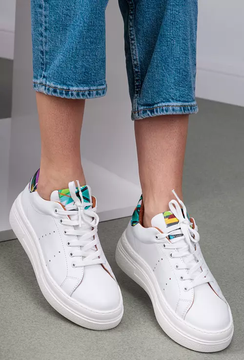 Pantofi albi din piele cu detalii colorate