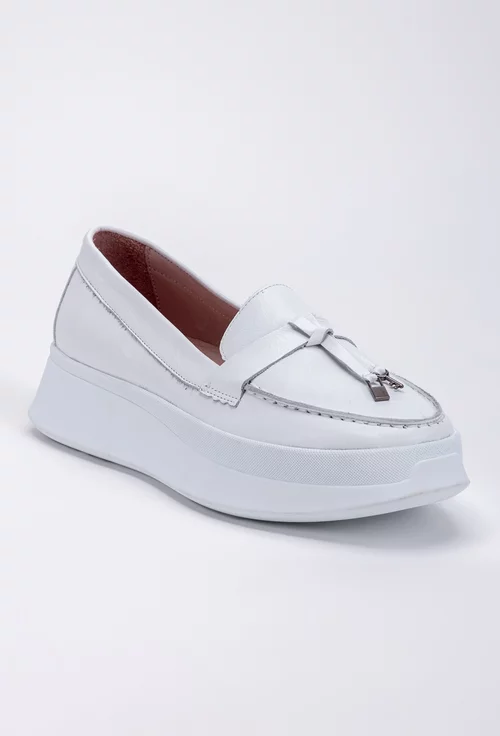 Pantofi albi din piele cu detaliu cheie si lacat