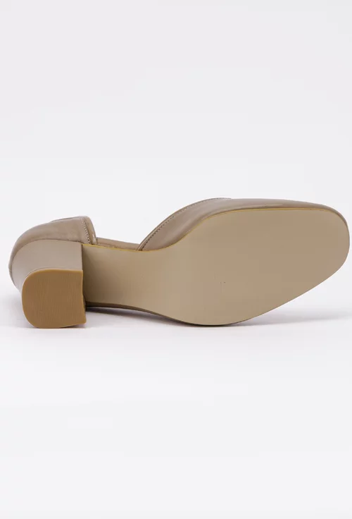 Pantofi bej din piele cu toc gros si decupaj