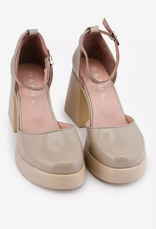 Pantofi bej din piele lacuita cu toc inalt