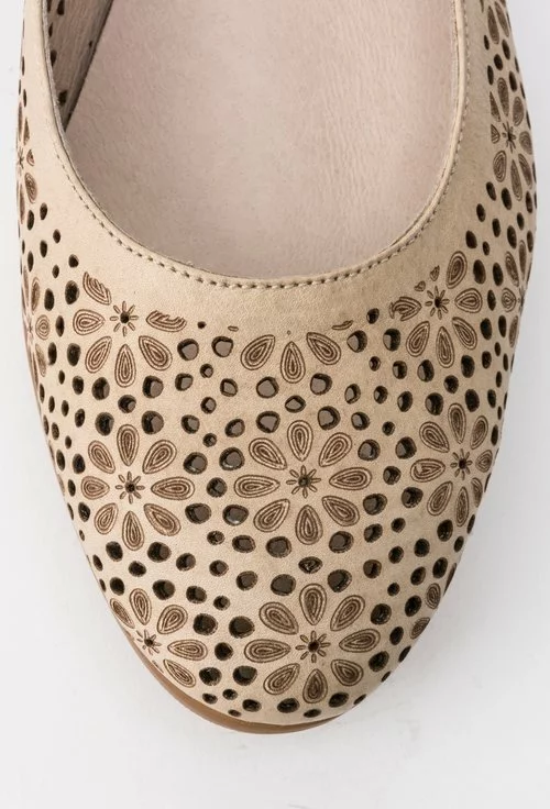 Pantofi bej din piele naturala cu model floral Eris