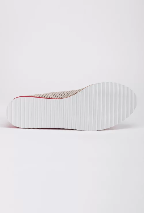 Pantofi bej din piele perforata cu elastic colorat