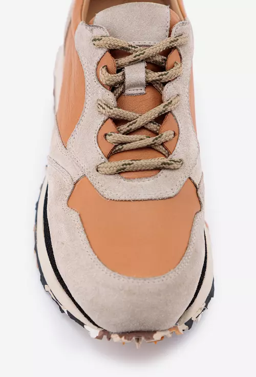 Pantofi camel cu grej din doua tipuri de piele cu siret