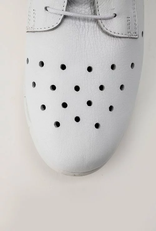 Pantofi casual albi din piele naturala perforata Vola