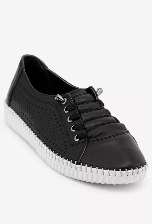 Pantofi casual negri din piele perforata pe laterale