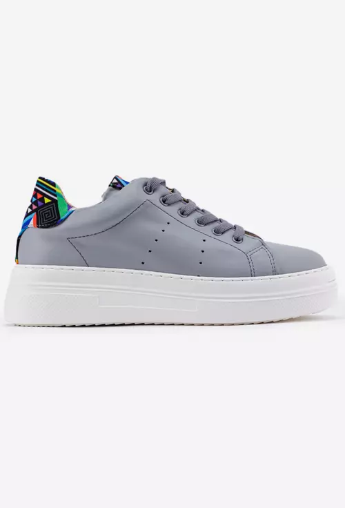 Pantofi gri din piele cu detalii colorate