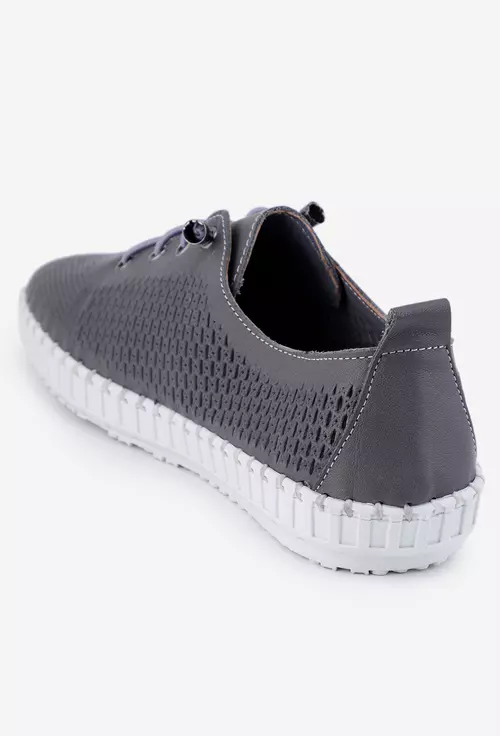 Pantofi gri din piele cu perforatii