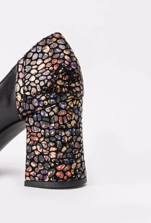 Pantofi negri cu imprimeu floral colorat din piele naturala Iarina