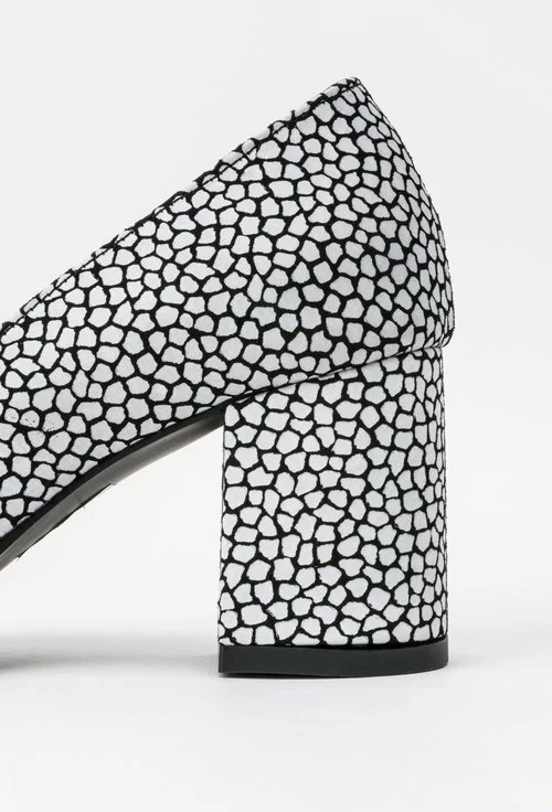 Pantofi negri din piele naturala cu imprimeu geometric alb Carla
