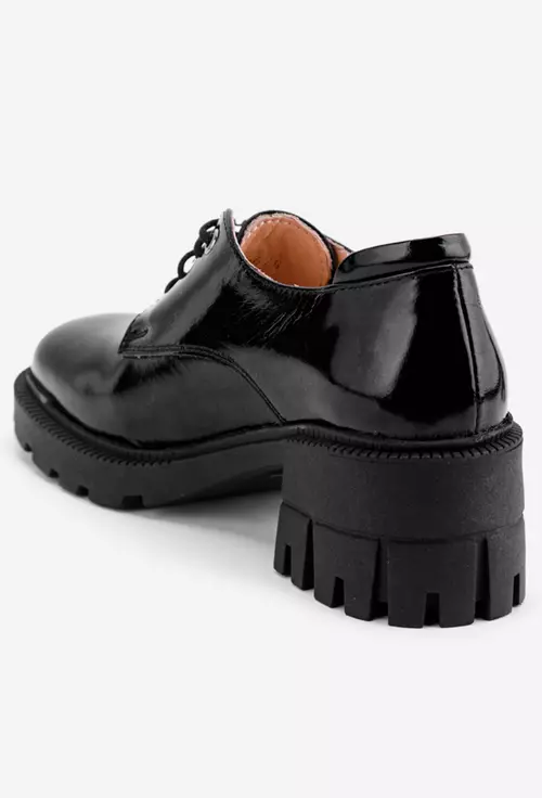 Pantofi negri cu siret din piele lacuita