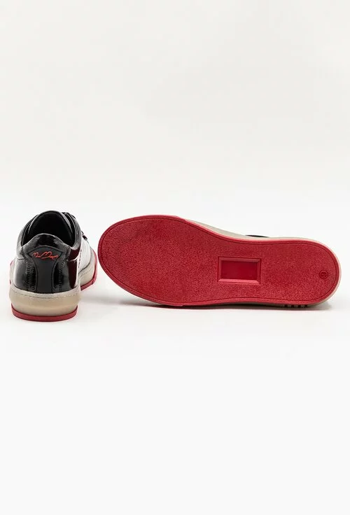 Pantofi negri din piele lacuita cu detalii rosii si siret