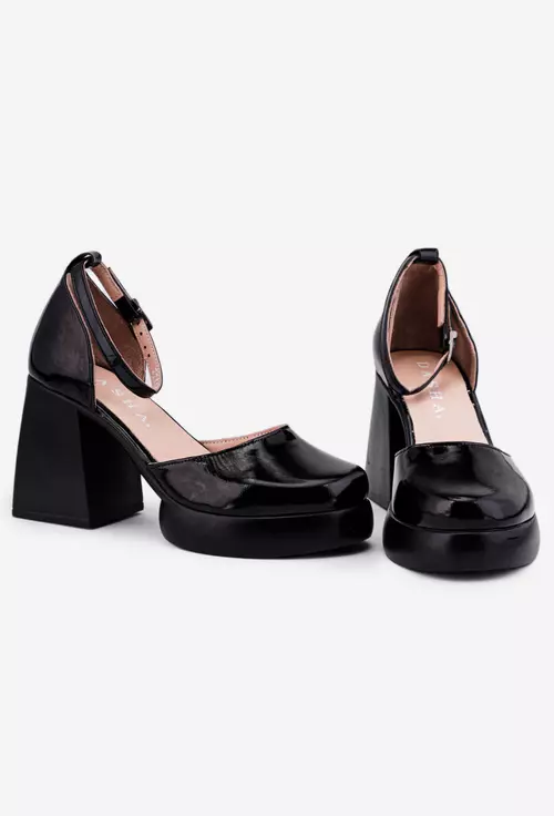Pantofi negri din piele lacuita cu toc inalt