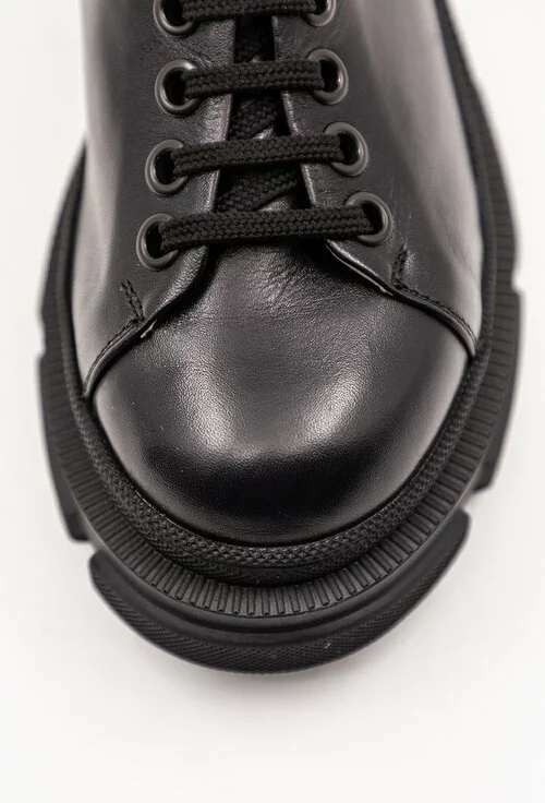 Pantofi negri din piele naturala box cu sireturi