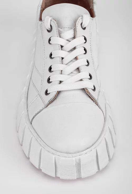 Pantofi nuanta alb din piele cu siret