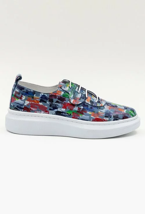 Pantofi nuanta bleu din piele naturala cu detalii multicolore