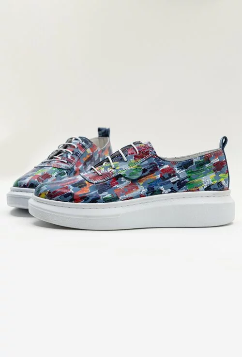 Pantofi nuanta bleu din piele naturala cu detalii multicolore