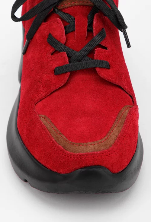 Pantofi rosii din piele intoarsa cu talpa neagra