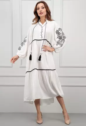 Rochie alba cu detalii negre si snur
