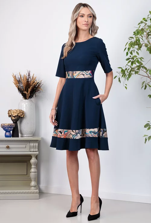 Rochie bleumarin in clos