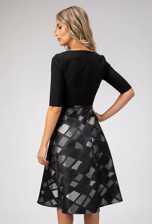 Rochie eleganta gri cu negru prevazuta in talie cu o curea
