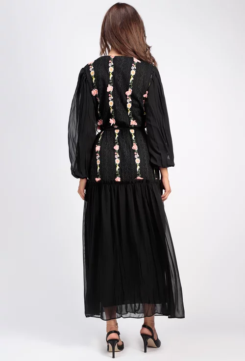 Rochie neagra cu aplicatii florale