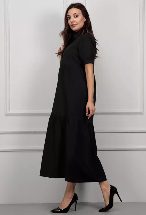 Rochie neagra cu nasturi si volane late