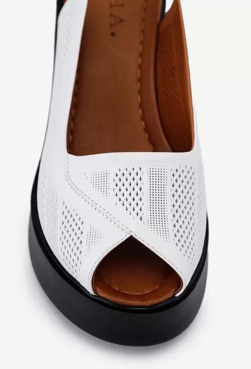 Sandale albe din piele perforata cu platforma