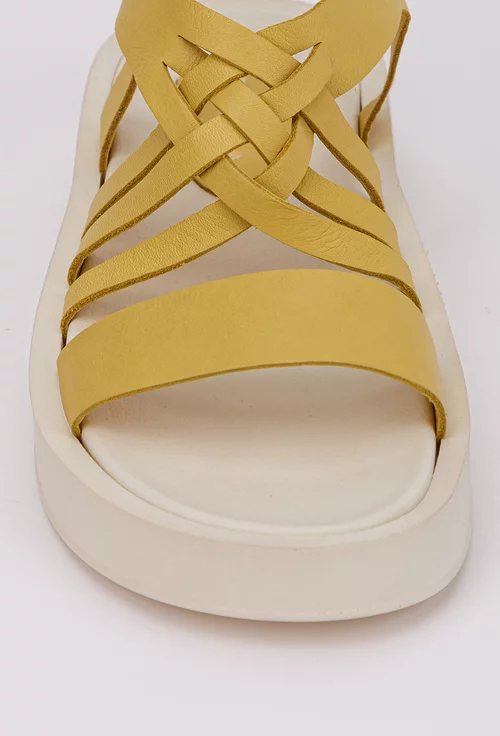 Sandale casual galbene realizate din piele cu talpa inalta