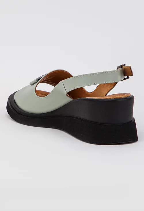 Sandale cu platforma verzi din piele accesorizate