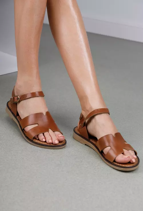 Sandale maro realizate din piele naturala
