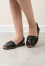 Sandale negre din piele naturala cu aplicatii florale Anida