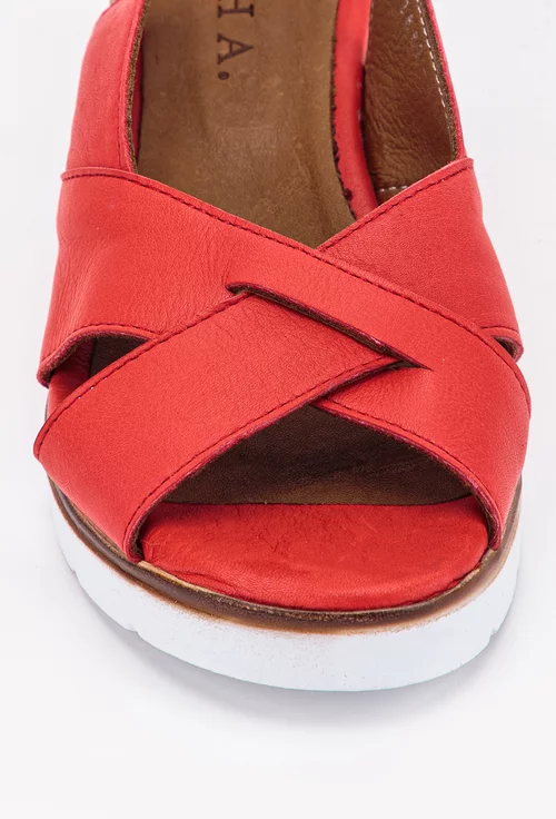 Sandale rosii din piele cu talpa confortabila