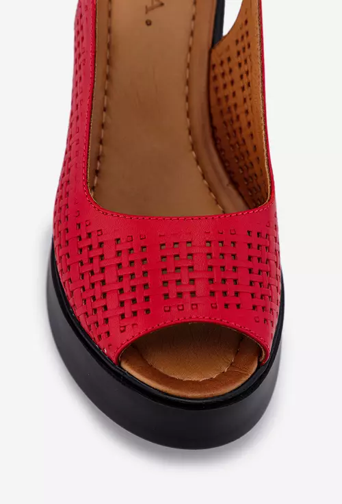 Sandale rosii din piele naturala cu perforatii